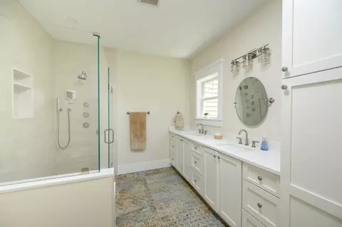 Bath - 7 Laurel St, Hingham, MA 02043 photo 1 of 2