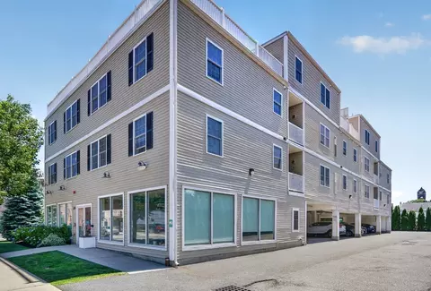 29 Spruce St #42, Waltham, MA 02453