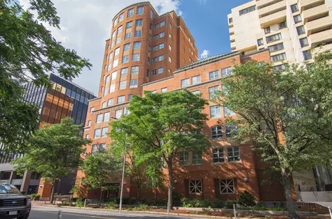 931 Massachusetts Ave #902, Cambridge, MA 02139