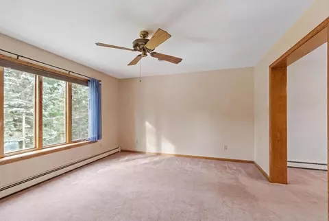 Living - 386 Sherbert Rd, Ashburnham, MA 01430 photo 2 of 5