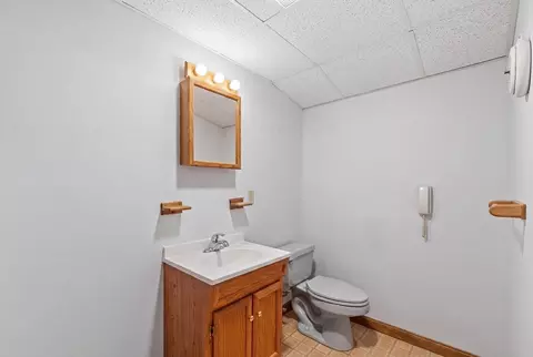 Bath - 386 Sherbert Rd, Ashburnham, MA 01430 photo 1 of 3