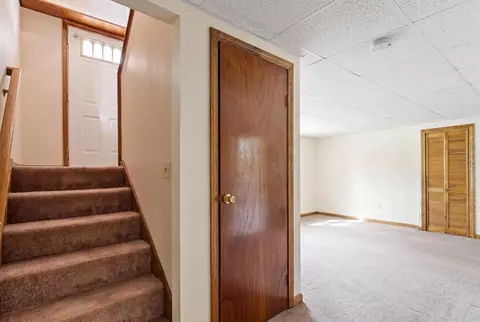 Entry Way - 386 Sherbert Rd, Ashburnham, MA 01430 photo 1 of 4