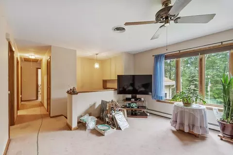 Entry Way - 386 Sherbert Rd, Ashburnham, MA 01430 photo 3 of 4
