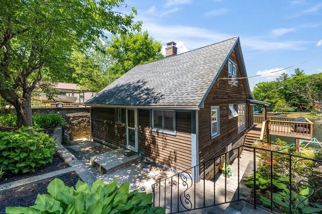 34 Lake Sargent Dr, Leicester, MA 01524
