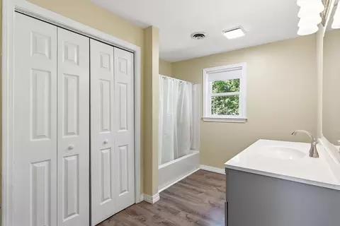 Bath - 53 Luden St, Springfield, MA 01118 photo 3 of 4