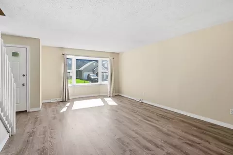 Living - 53 Luden St, Springfield, MA 01118 photo 2 of 4