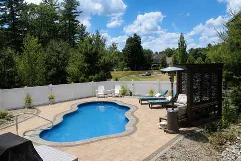 7 Tabor Rd, Uxbridge, MA 01569
