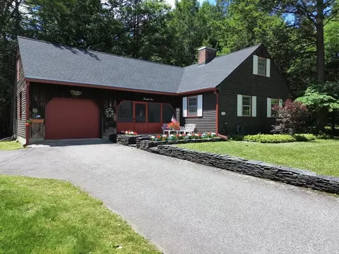 26 Oak Hill Rd, Greenfield, MA 01301