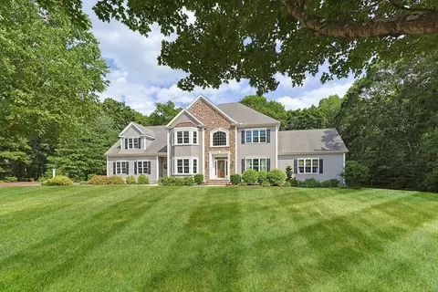 10 Weston Ave, Foxboro, MA 02035