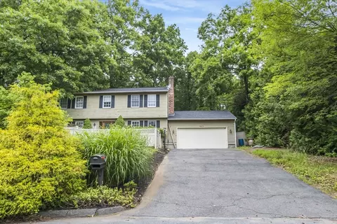 31 Golden Dr, Northampton, MA 01062