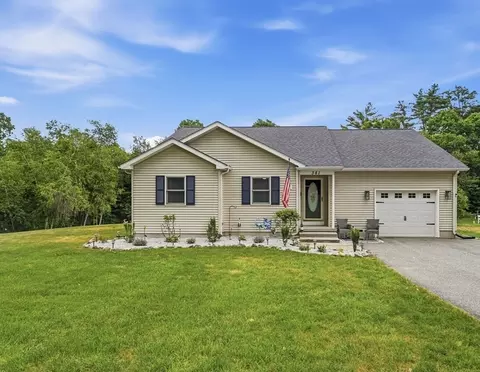 381 N Liberty St, Belchertown, MA 01007