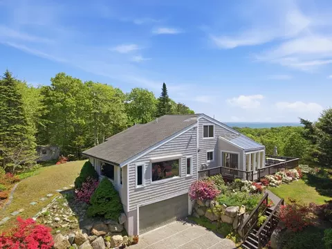 134 Pine Mountain Dr, Plymouth, MA 02360