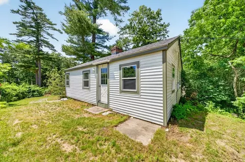 13 Woodland Dr, Lakeville, MA 02347