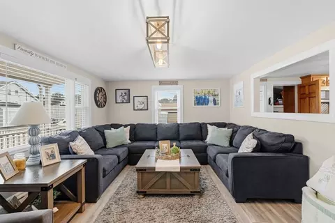 Living - 10 Ash St, Fairhaven, MA 02719 photo 2 of 3