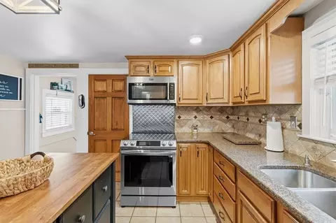 Kitchen - 10 Ash St, Fairhaven, MA 02719 photo 2 of 5