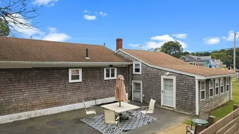 Exterior - 10 Ash St, Fairhaven, MA 02719 photo 4 of 8