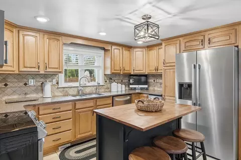 Kitchen - 10 Ash St, Fairhaven, MA 02719 photo 4 of 5