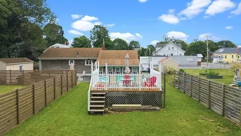 Exterior - 10 Ash St, Fairhaven, MA 02719 photo 6 of 8