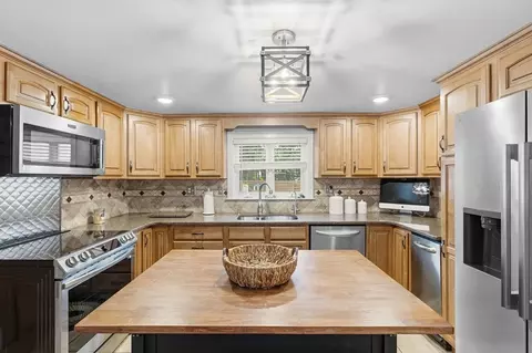 Kitchen - 10 Ash St, Fairhaven, MA 02719 photo 1 of 5