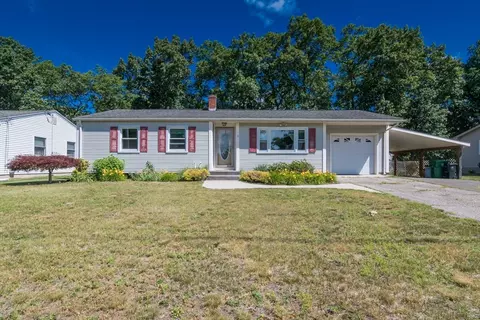 12 Daniel Dr, Chicopee, MA 01013