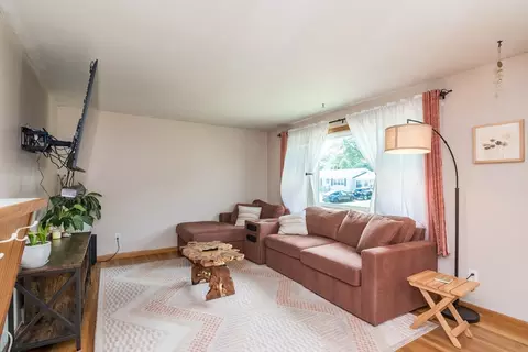 12 Daniel Dr, Chicopee, MA 01013 photo 4