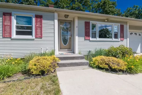 12 Daniel Dr, Chicopee, MA 01013 photo 2