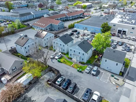 39 Pearl St, Hyannis, MA 02601