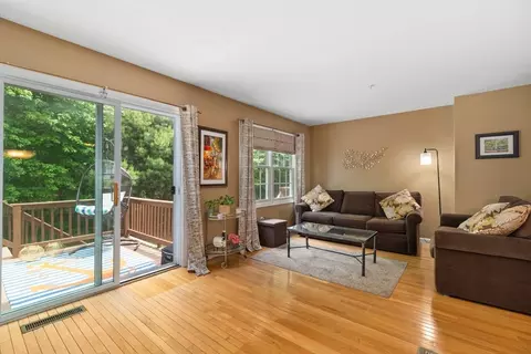1907 Thayer St #1907, Abington, MA 02351