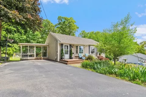 100 Delmar Dr, Whitinsville, MA 01588
