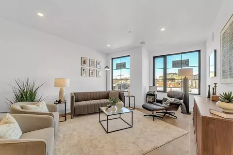 34 Oak St #103, Hyde Park, MA 02136
