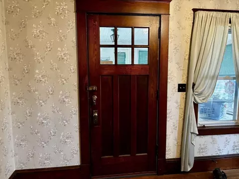 Entry Way - 91 Daviston St, Springfield, MA 01108 photo 1 of 6