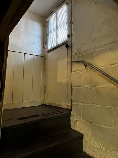 Entry Way - 91 Daviston St, Springfield, MA 01108 photo 5 of 6