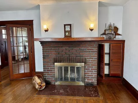 Living - 91 Daviston St, Springfield, MA 01108 photo 1 of 3