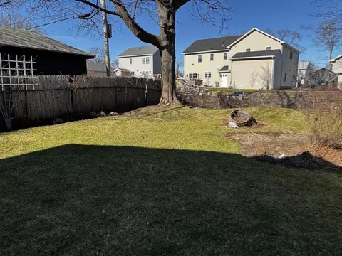 Exterior - 91 Daviston St, Springfield, MA 01108 photo 9 of 10