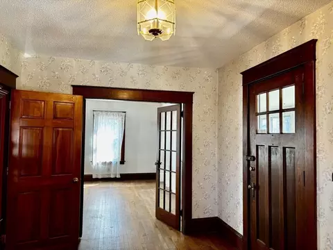 Entry Way - 91 Daviston St, Springfield, MA 01108 photo 2 of 6