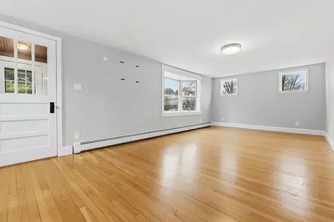 Living - 54 Rabbit Rd, Salisbury, MA 01952 photo 9 of 9