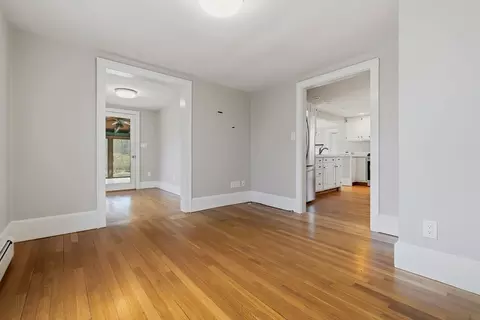 Living - 54 Rabbit Rd, Salisbury, MA 01952 photo 4 of 9