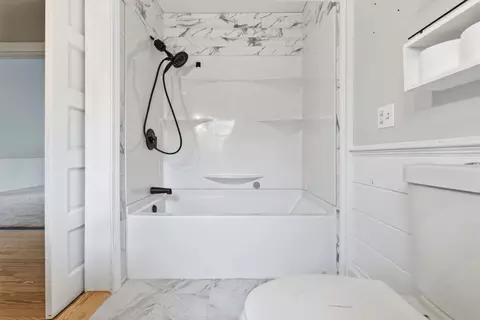 Bath - 54 Rabbit Rd, Salisbury, MA 01952 photo 2 of 3