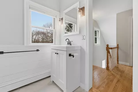 Entry Way - 54 Rabbit Rd, Salisbury, MA 01952 photo 4 of 5
