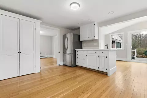 Kitchen - 54 Rabbit Rd, Salisbury, MA 01952 photo 3 of 3