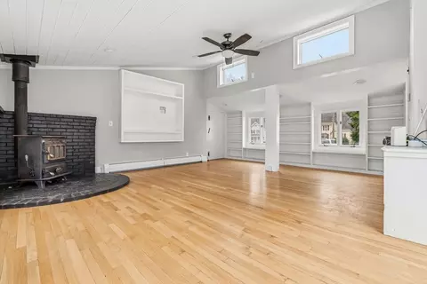 Living - 54 Rabbit Rd, Salisbury, MA 01952 photo 1 of 9