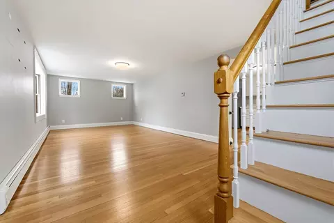 Living - 54 Rabbit Rd, Salisbury, MA 01952 photo 7 of 9