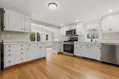 Kitchen - 54 Rabbit Rd, Salisbury, MA 01952 photo 2 of 3
