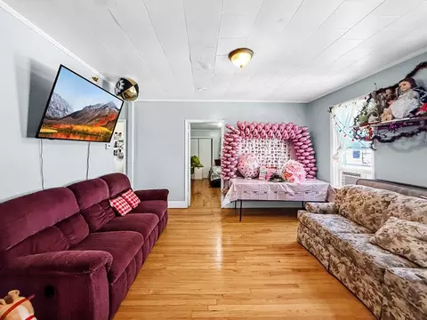 Living - 199 Franklin St, Fall River, MA 02720 photo 4 of 7