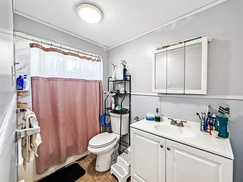 Bath - 199 Franklin St, Fall River, MA 02720 photo 2 of 2