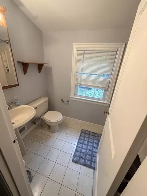 116 Derby Dingle St, Springfield, MA 01107 photo 9