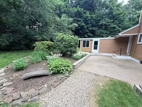 116 Derby Dingle St, Springfield, MA 01107 photo 14