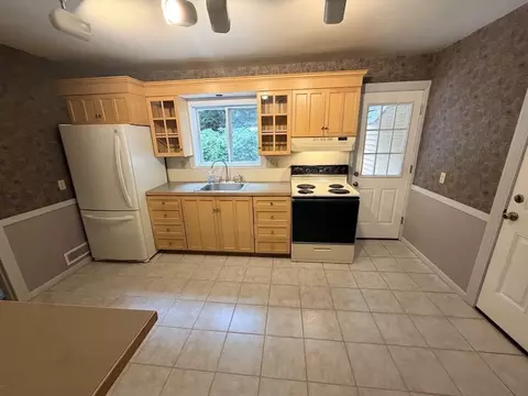 116 Derby Dingle St, Springfield, MA 01107 photo 21