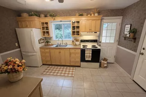 116 Derby Dingle St, Springfield, MA 01107 photo 3