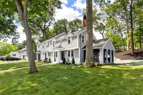 6 Longbow Rd, Lynnfield, MA 01940